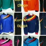 Kaos dan celana training setelan.